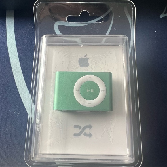 Apple 2nd Generation Genuine Apple  iPod Shuffle 2GB Green A1204 MB523LL/A Rare - Picture 1 of 3